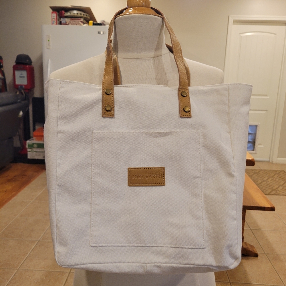 🛍NWOT~COZY EARTH WHITE CANVAS TOTE BAG